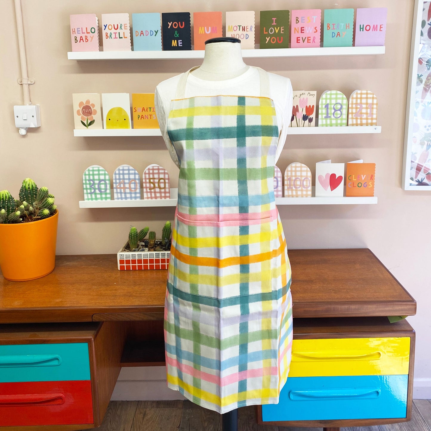 luxury-bright-gingham-adult-apron