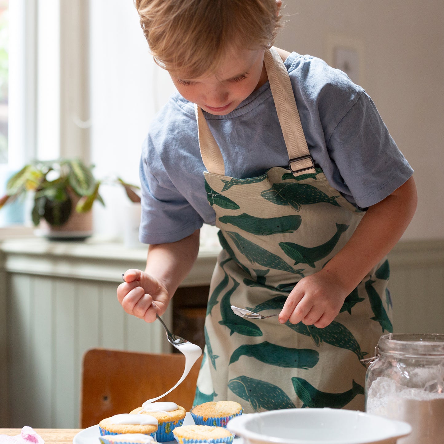 Cute whale design kid's apron.