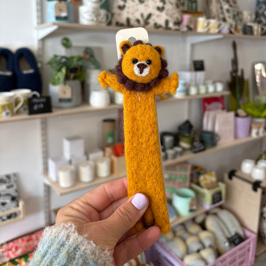 lion-felt-bookmark