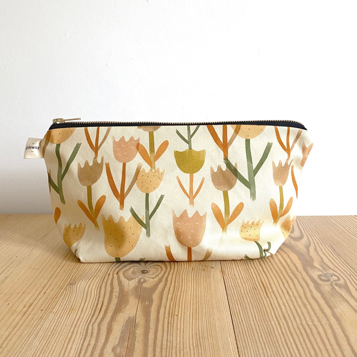 pink-tulip-wash-bag