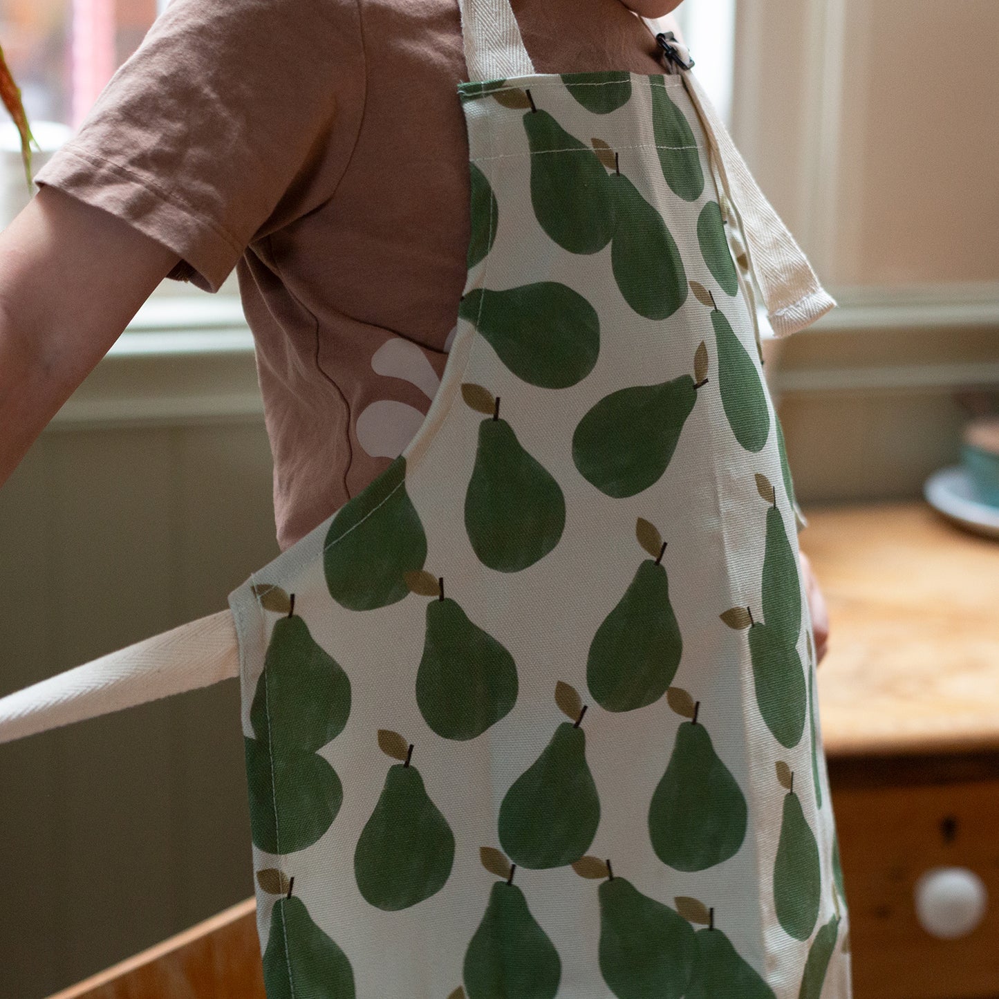 pear-childrens-apron