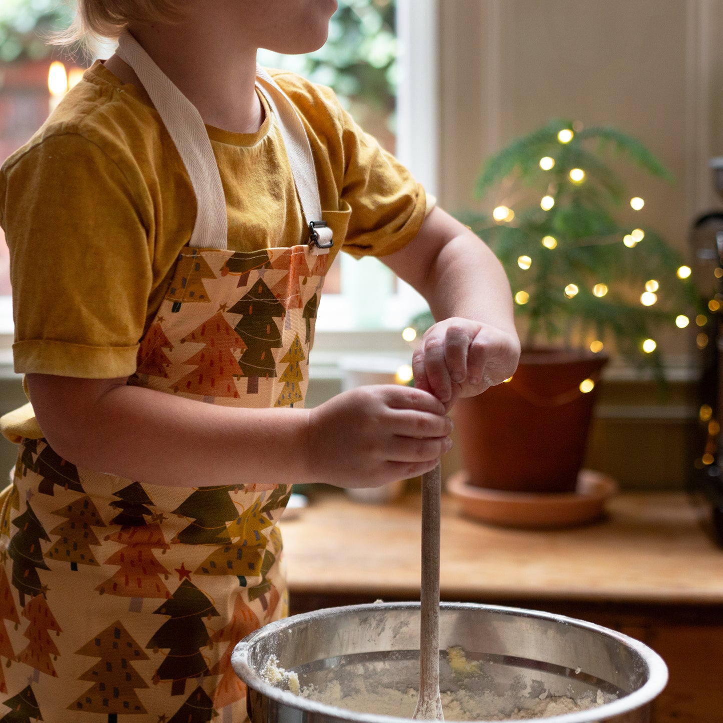 childrens-christmas-tree-apron