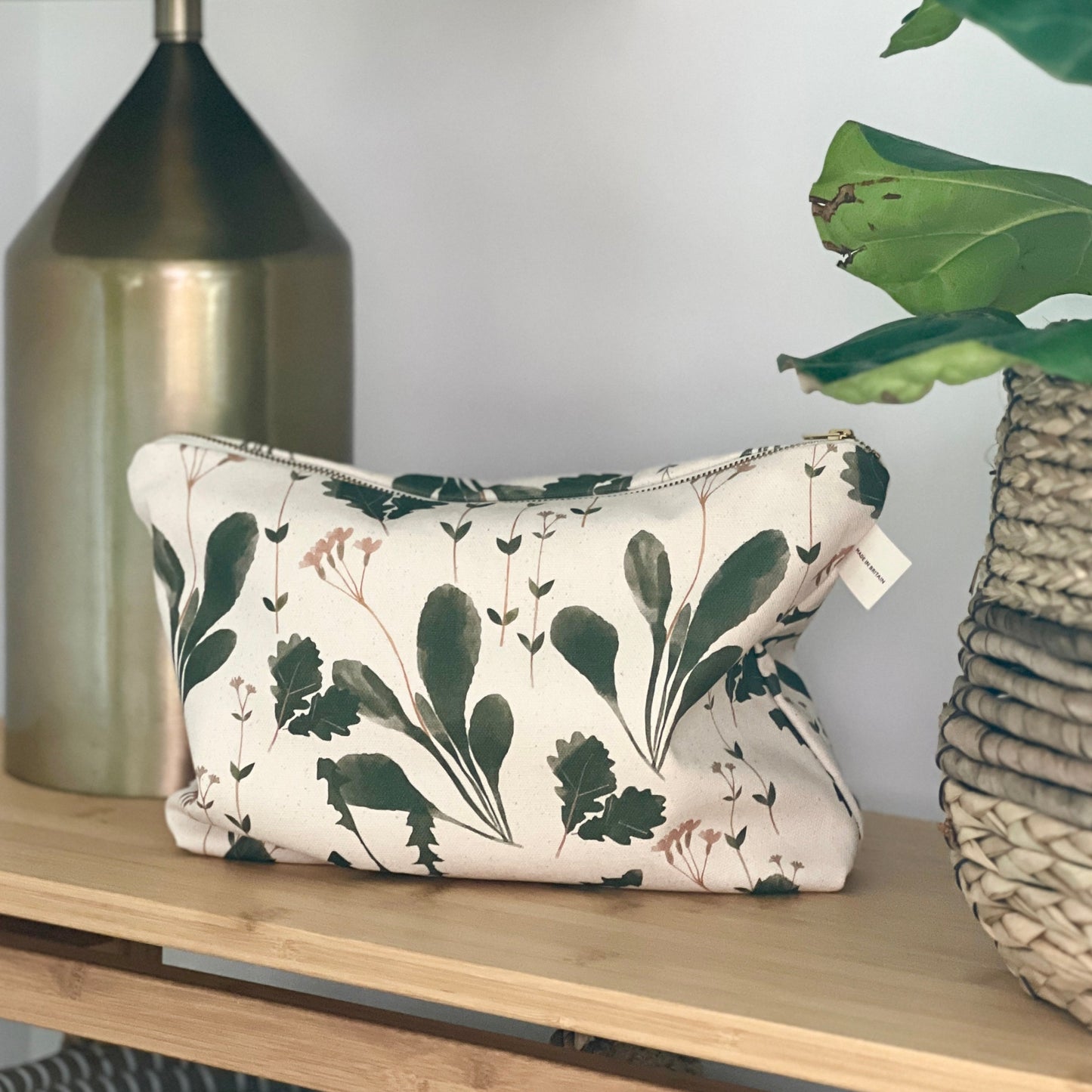 plewsy-botanical-wash-bag