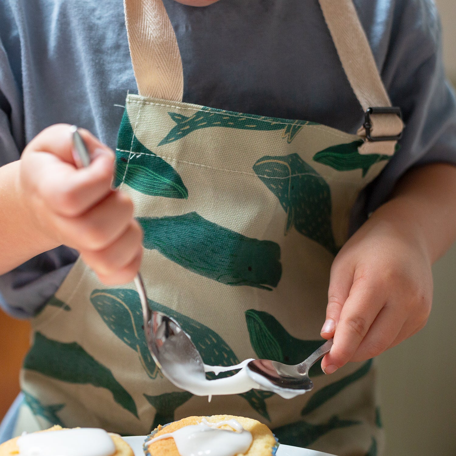 whale kids apron 