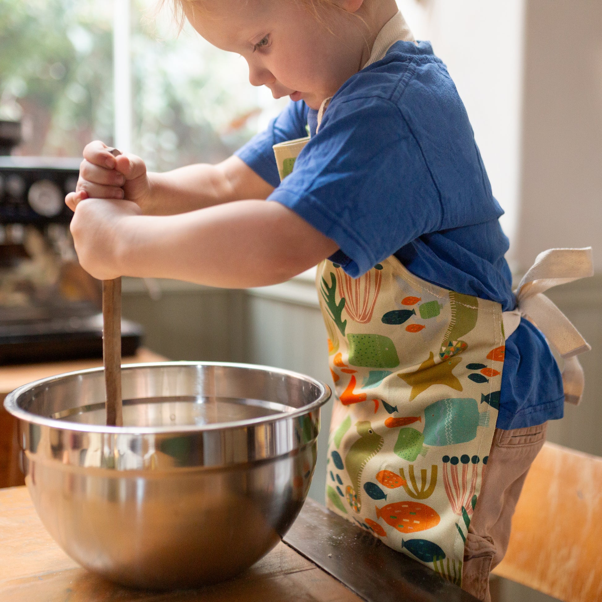 Under the sea design children's apron, 100% cotton, adjustable neck strap. Made in Britain.