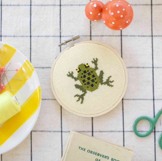 frog-cross-stitch-kit-small-hoop