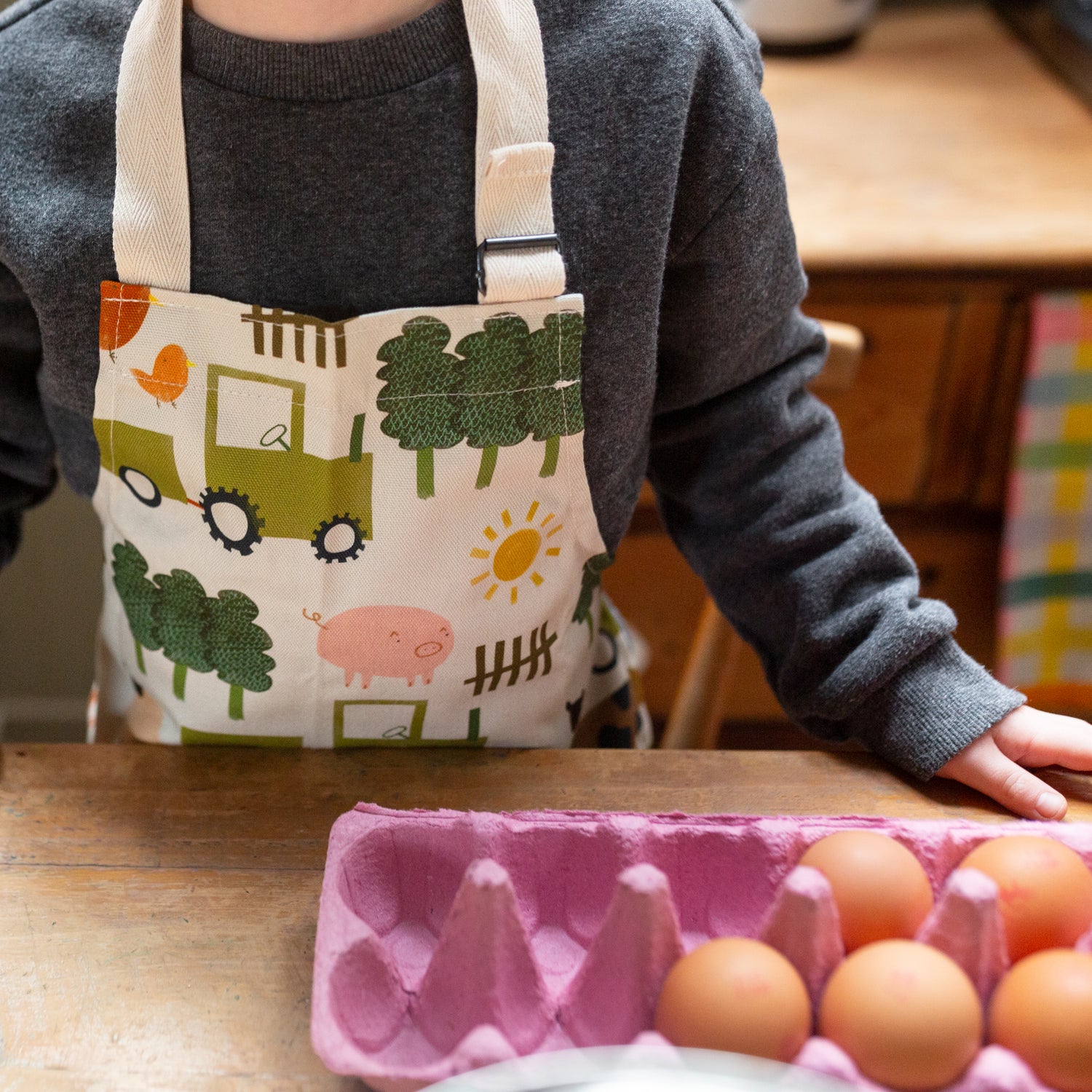 farm-childrens-apron