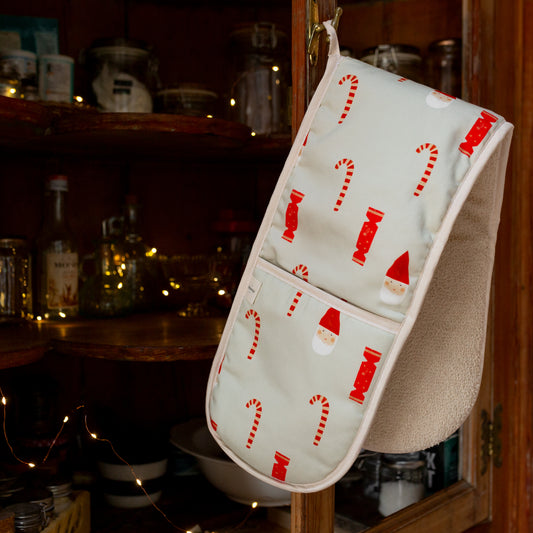 scandi-santa-oven-gloves